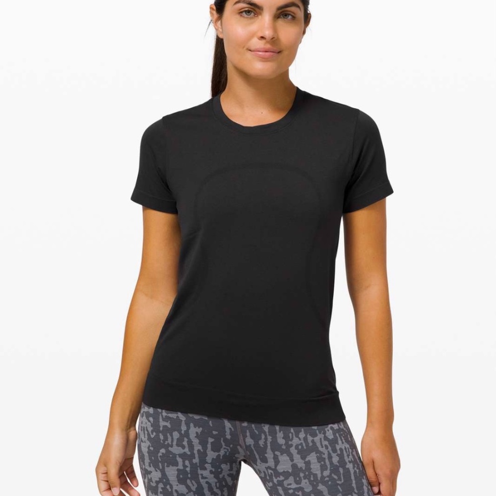 Lululemon black swiftly breathe short sleeve shirt NEW